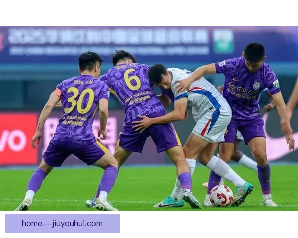 上海申花遗憾以一分之差错失冠军 上演足球赛季最精彩角逐 上海申花遗憾以一分之差错失冠军 上演足球赛季最精彩角逐