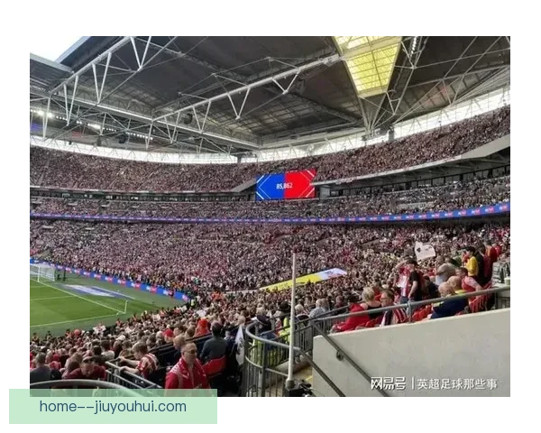 南安普顿附加赛力克利兹联成功升超引爆球迷庆祝盛大狂潮时刻瞬间