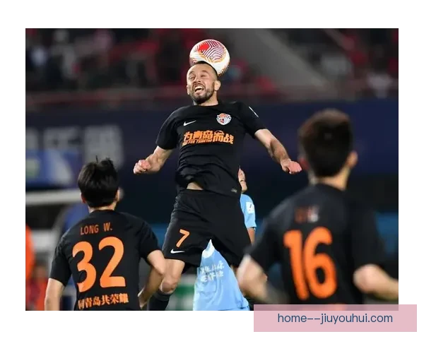 青岛海牛外援康瓜绝杀进球后脱衣庆祝领两黄被罚下 将缺席下轮比赛